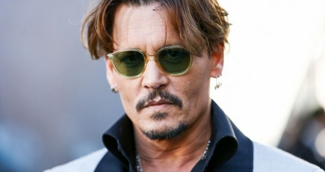 Johnny Depp na turneji sa novim bendom, ali najviše pažnje je privukao svojim novim izgledom