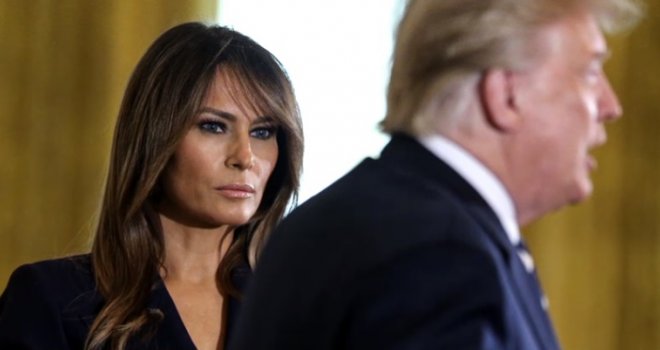 Kako neugodno: Trump pokušao poljubiti Melaniju u usta, pogledajte što je napravila