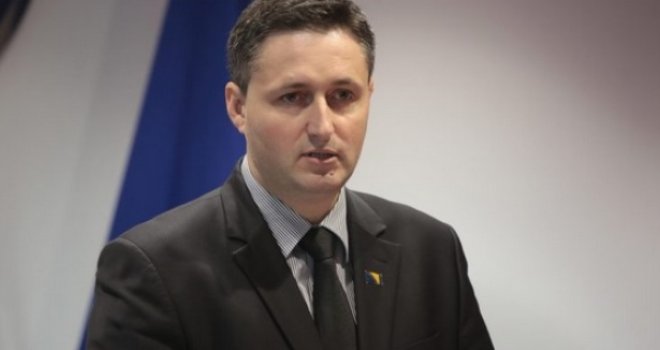 Bećirović traži da Vijeće ministara BiH izradi informaciju o paralelnim vezama bh. entiteta RS i Srbije