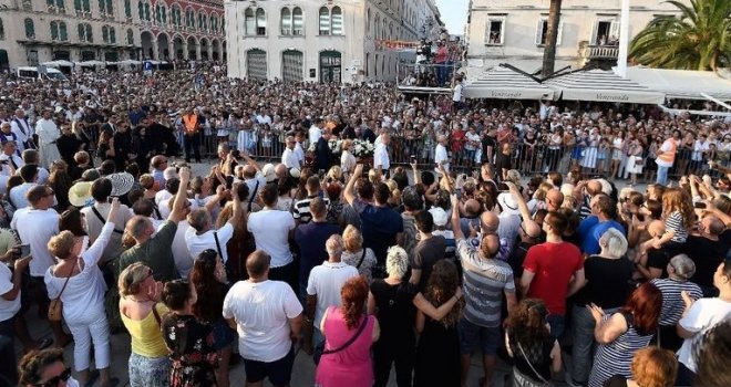 Jezivo je umrijeti u doba Facebooka: Komadanje leša sve dok se 'ne isporuči' podzemnom svijetu...