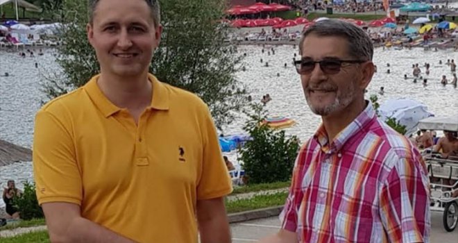 Nijaz Duraković je bio učitelj Denisu Bećireviću, zato je sada čovjek sa  znanjem, stilom i gardom državnika!