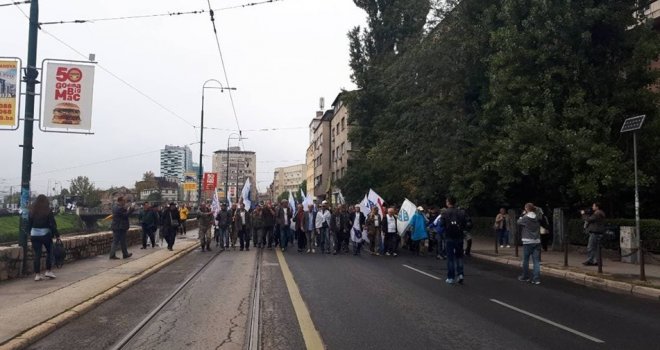 Izbila velika tuča između boraca i specijalaca: Policija upotrijebila suzavac, ima povrijeđenih