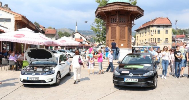 'Golfovi' svih generacija na Baščaršiji, ideja da se 'dvojki' napravi spomenik