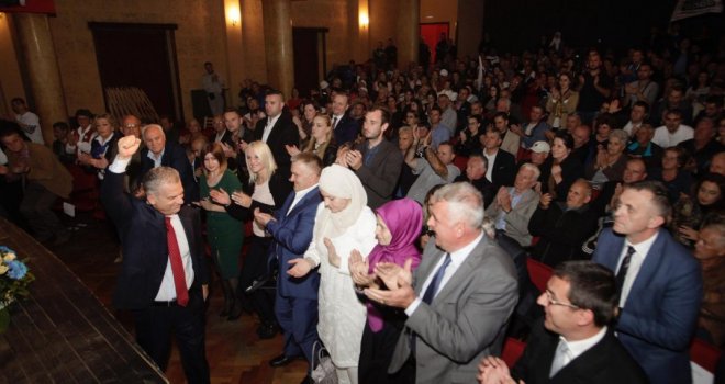 Radončić: Svaka majka koja rodi troje djece treba dobiti doživotnu penziju, nek' je što više mladih penzionerki!