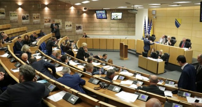 Napeto u Domu naroda Parlamenta FBiH: Bradara zaključila vanrednu sjednicu, ali...