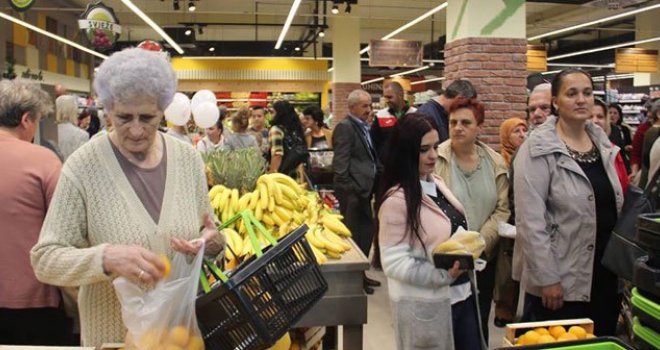 Potrošačka korpa u FBiH konačno pojeftinila, a plaće porasle čak za 12 KM