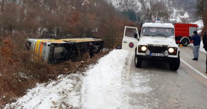 Prevrnuo se autobus kod Nevesinja, dvije osobe poginule, više povrijeđenih!