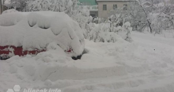 Općine Konjic i Jablanica zatrpane snijegom, otkazana nastava u osnovnim i srednjim školama