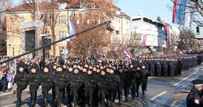 Na defileu u Banjaluci učestvovalo 500 pripadnika MUP-a RS-a