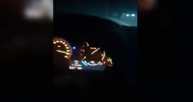 Na putu Tuzla - Srebrenik vozio 240 km/h, suvozačica viče: 'Polako, poginut ćemo...'