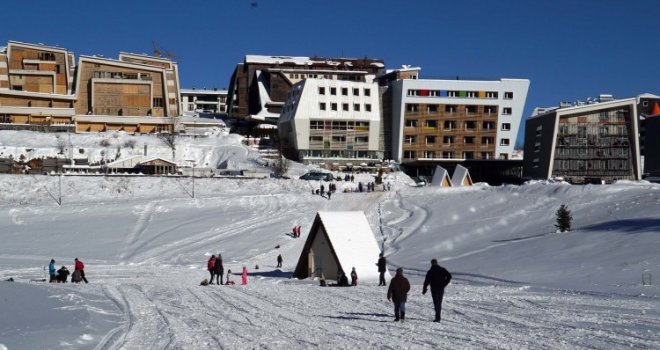 Šta se dešava na Bjelašnici: Vlast u Kantonu Sarajevo prećutno odobrava nelegalnu gradnju?