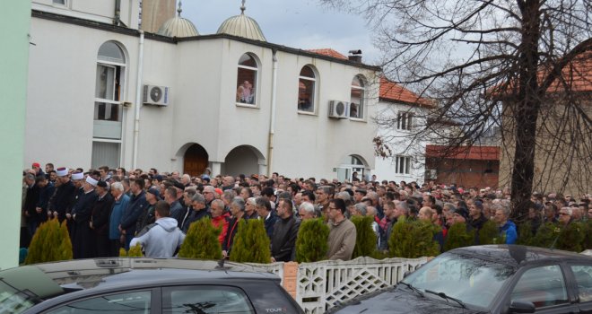 Tuga u Doboju kod Kaknja: Klanjana dženaza El-Eminu Hadžiću, roditelji i brat neutješni