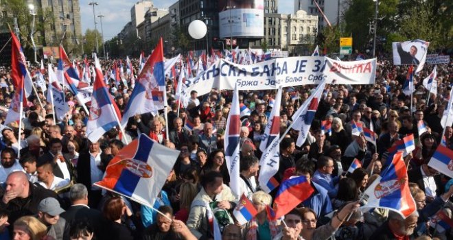 Intoniranjem himne Bože pravde počeo miting 'Budućnost Srbije': Aca Lukas i Bora Čorba zabavljaju narodne mase