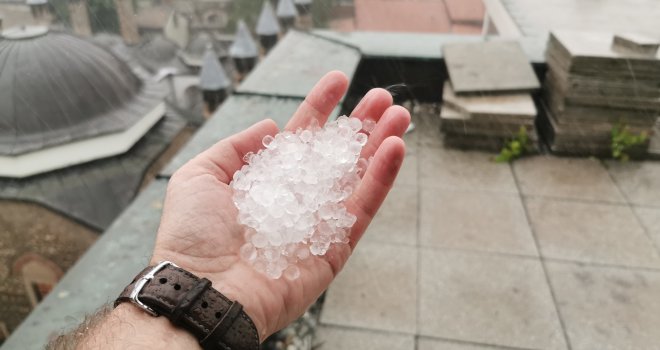 Jako nevrijeme poharalo Sarajevo: Led i pljusak paralizovali grad, pogledajte snimke!