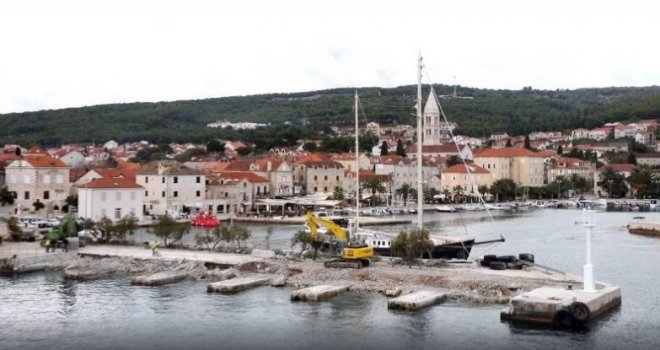 Na Braču pretučeni sezonci: Napadači urlali 'Ko je od vas Srbin?'