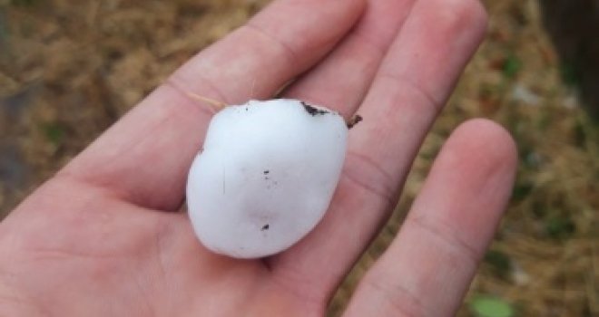 Jako nevrijeme pogodilo dijelove Hercegovine, padao grad veličine jajeta