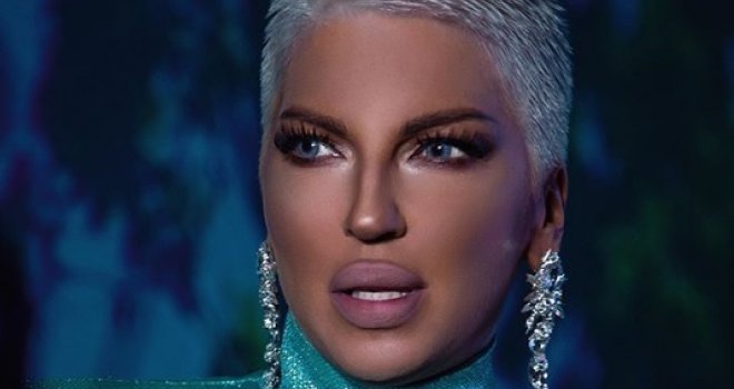 Bez šminke i plavih očiju: Jelena Karleuša promijenila imidž