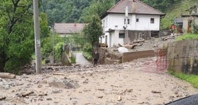 Kolaps kod Vranduka: Klizište blokiralo alternativni put