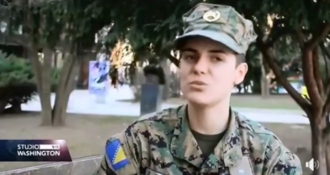 Uhvatio je za vrat i udario pesnicom! A policajci je pitali: 'Slušaj mala, hodate naveče po parku, jeste li ga isprovocirale'?!