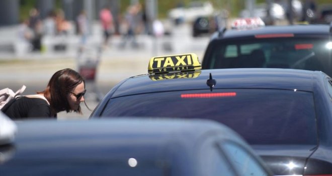 Cijene goriva ispod 2,5 KM, hoće li pojeftiniti taxi usluge: Kakav je stav taksista u Sarajevu i Tuzli?