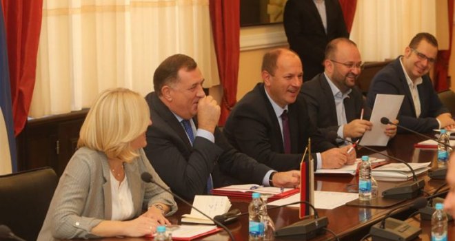 Danas odgovor na deklaraciju SDA: Dodik traži podršku za OBRAČUN sa Izetbegovićem