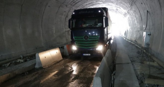 Konačno kraj višesatnom čekanju: Od sutra ponovo dvosmjerni saobraćaj kroz tunele u Vranduku! 