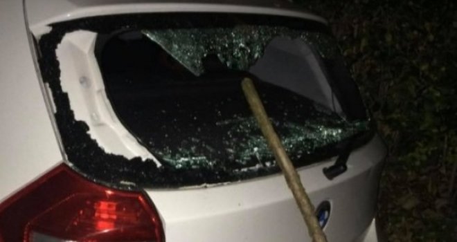 Da li je razbijanje automobila Damira Nikšića još jedan pritisak na preslagivanje skupštinske većine?! 