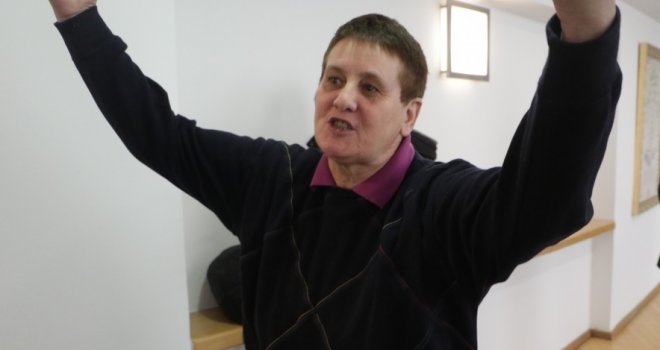 Stigla iz bolnice: Bibija Kerla prisustvuje sjednici Skupštine KS