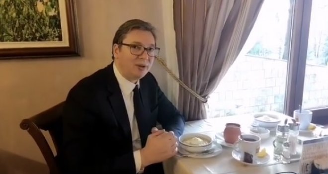Vučić se zbog nevremena vratio u Mrkonjić Grad: Ručamo cicvaru i kiselo mleko, uživamo u srpskim specijalitetima...