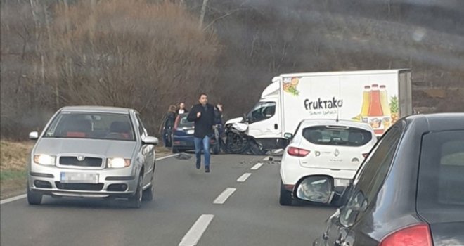 Teško povrijeđeno trogodišnje dijete prevezeno u Beograd na liječenje, bori se za život