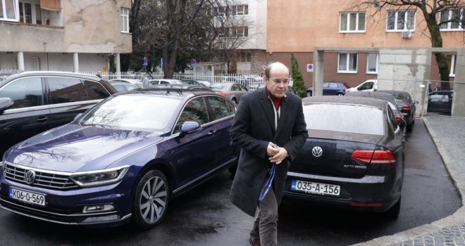 Počela sjednica Kolegija SDA o aferi 'Asim': 'Ne znam je li Sarajlićeva ostavka neopoziva, nisam je još vidio'