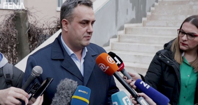 Ostavka je konačna! Izvinjavam se svima koje sam činjenjem ili nečinjenjem ugrozio... Život ide dalje!