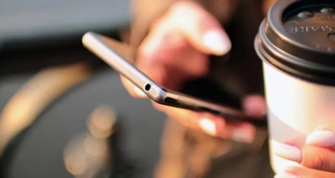 Nije malo: Znate li koliko dana koronavirus može preživjeti na površini mobitela i bankovnih kartica?