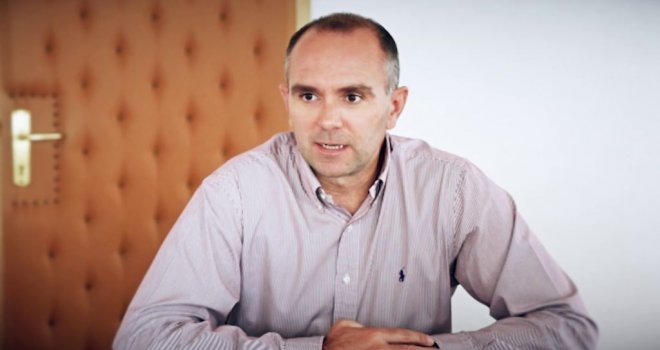 Ovdje se ne zna ko pije a ko plaća, krše se zapovijedi, ministar prijeti policajcima..,