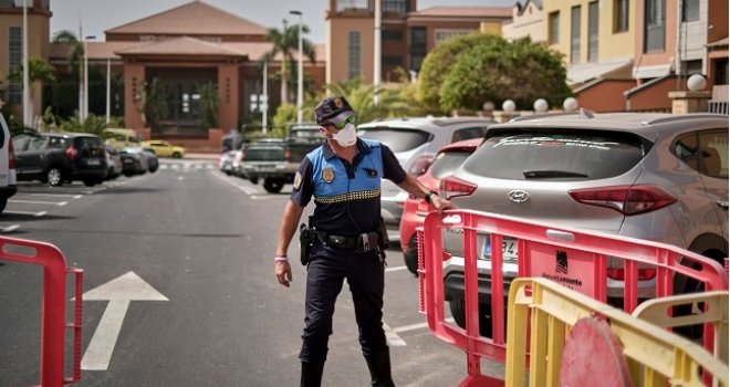 I bez uvođenja zabrana, 96 posto građana Švedske je poslušalo Vladu i ostalo u kućama za praznik...