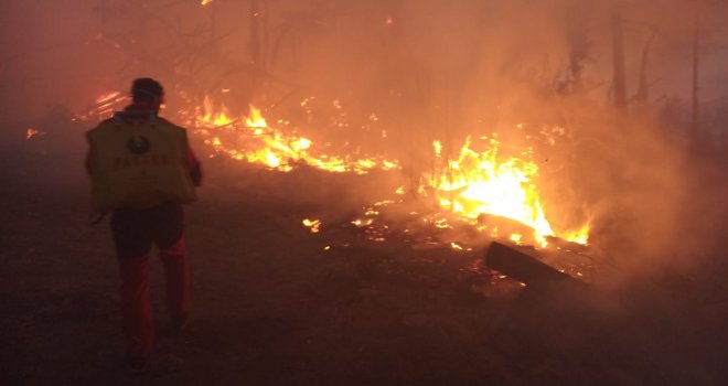 Paklena noć iznad Mostara: Vjetar stvarao vatreni obruč oko gasitelja požara, eksplodirale mine