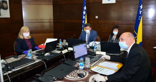 Vlada FBiH: Pravobranilaštvo da preispita ugovor sa Srebrenom malinom i da se sporni respiratori ne dijele bolnicama