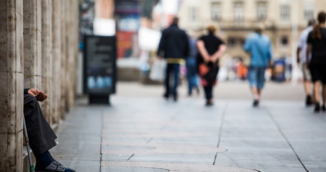 Britanski stručnjaci upozoravaju da je koronavirus smrtonosniji za siromašne