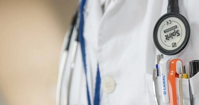 Uhapšena nadriljekarka: Sa falsifikovanom diplomom Medicinskog fakulteta imala ordinaciju u Beogradu na vodi