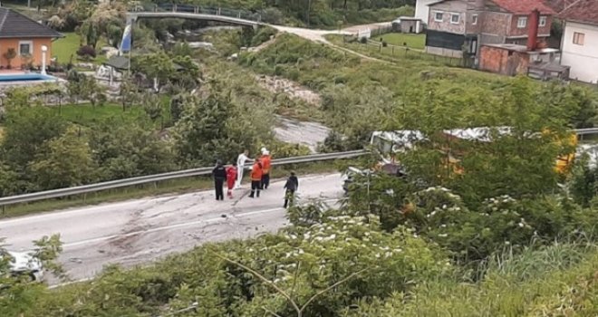 Stravična saobraćajna nesreća kod Srebrenika: U sudaru s kamionom poginule dvije osobe