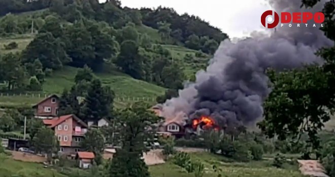 Veliki požar u Vogošći, gore dvije kuće! Na terenu šest vatrogasnih ekipa