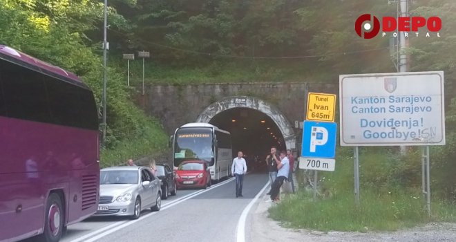 Duge kolone i na sporednim putevima: Saobraćajni kolaps nakon teške nesreće kod Sarajeva