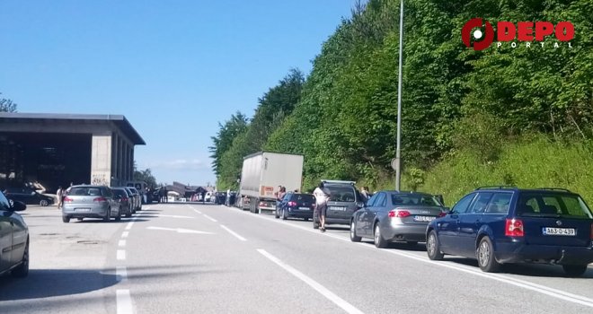 Završen uviđaj saobraćajne nesreće u kojoj su poginule dvije osobe