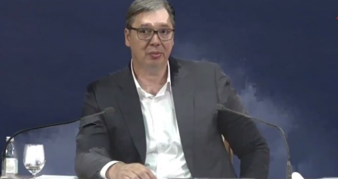 Vučić: Ono sinoć su bili agresivni politički protesti desničara, policija se samo branila!