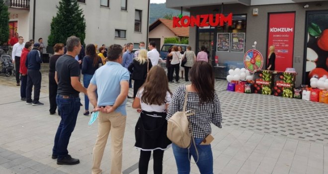 Konzum otvorio novu prodavnicu, sretni kupci dobili potpuno besplatne kupovine