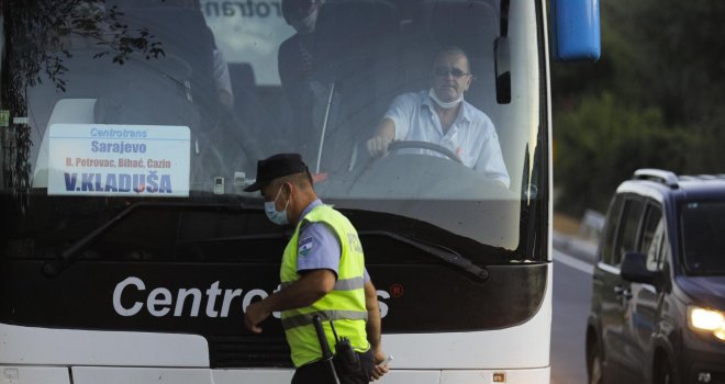 Policija migrantima ne dozvoljava ulazak u USK, vraćaju ih nazad u RS