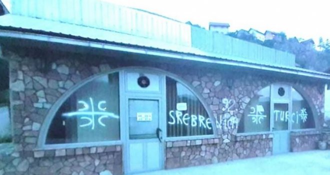 Nove sramotne poruke Bošnjacima osvanule u Pljevljima: Grafit s četiri S, Srebrenica, Turci...