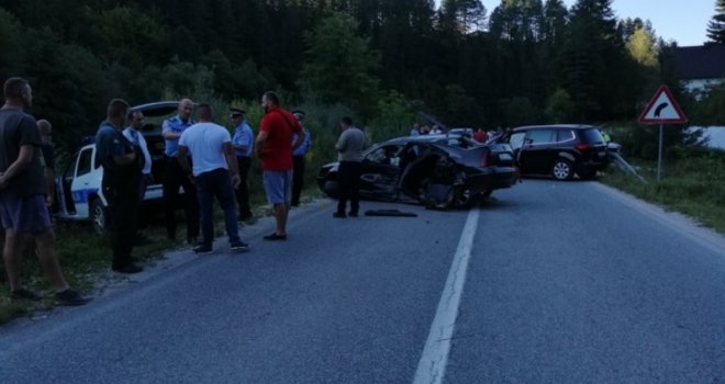 Jedna osoba poginula, druga povrijeđena u teškom sudaru nadomak Sarajeva