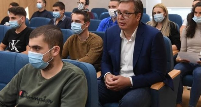 Vučić postao brucoš Visoke sportske škole: 'Nadamo se da će imati više talenta za košarkaškog trenera, nego za posao koji sad obavlja!