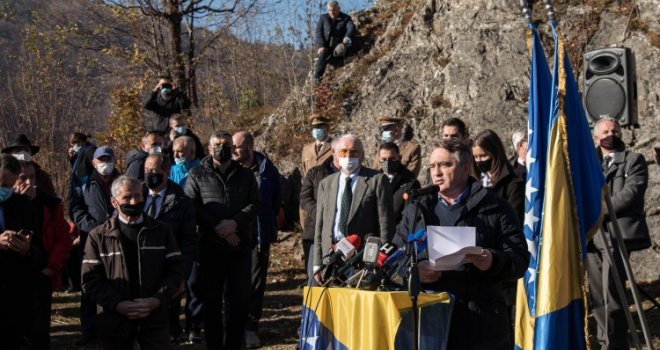 Komšić na Bobovcu: BiH nama nije poklonjena, već je teškom mukom izborena 